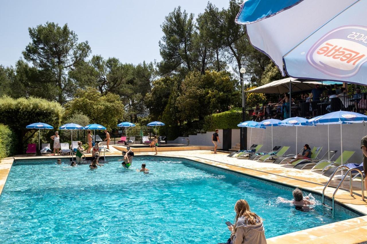 Les Arbousiers Village Hotel Provencal La Roquebrussanne Eksteriør bilde