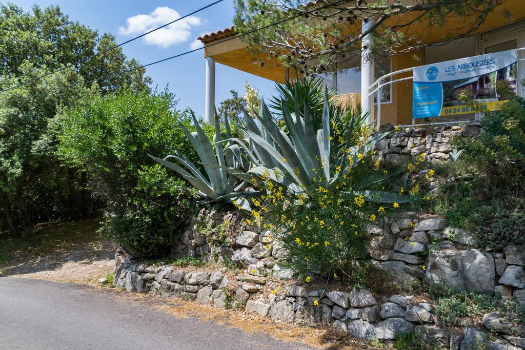 Les Arbousiers Village Hotel Provencal La Roquebrussanne Eksteriør bilde
