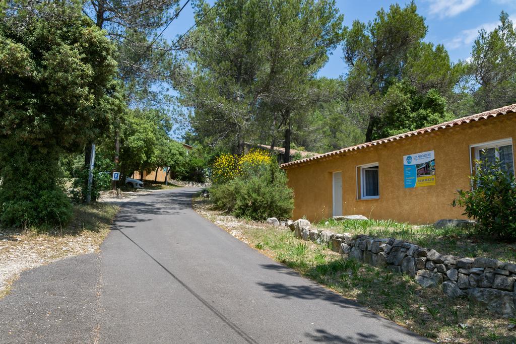 Les Arbousiers Village Hotel Provencal La Roquebrussanne Eksteriør bilde