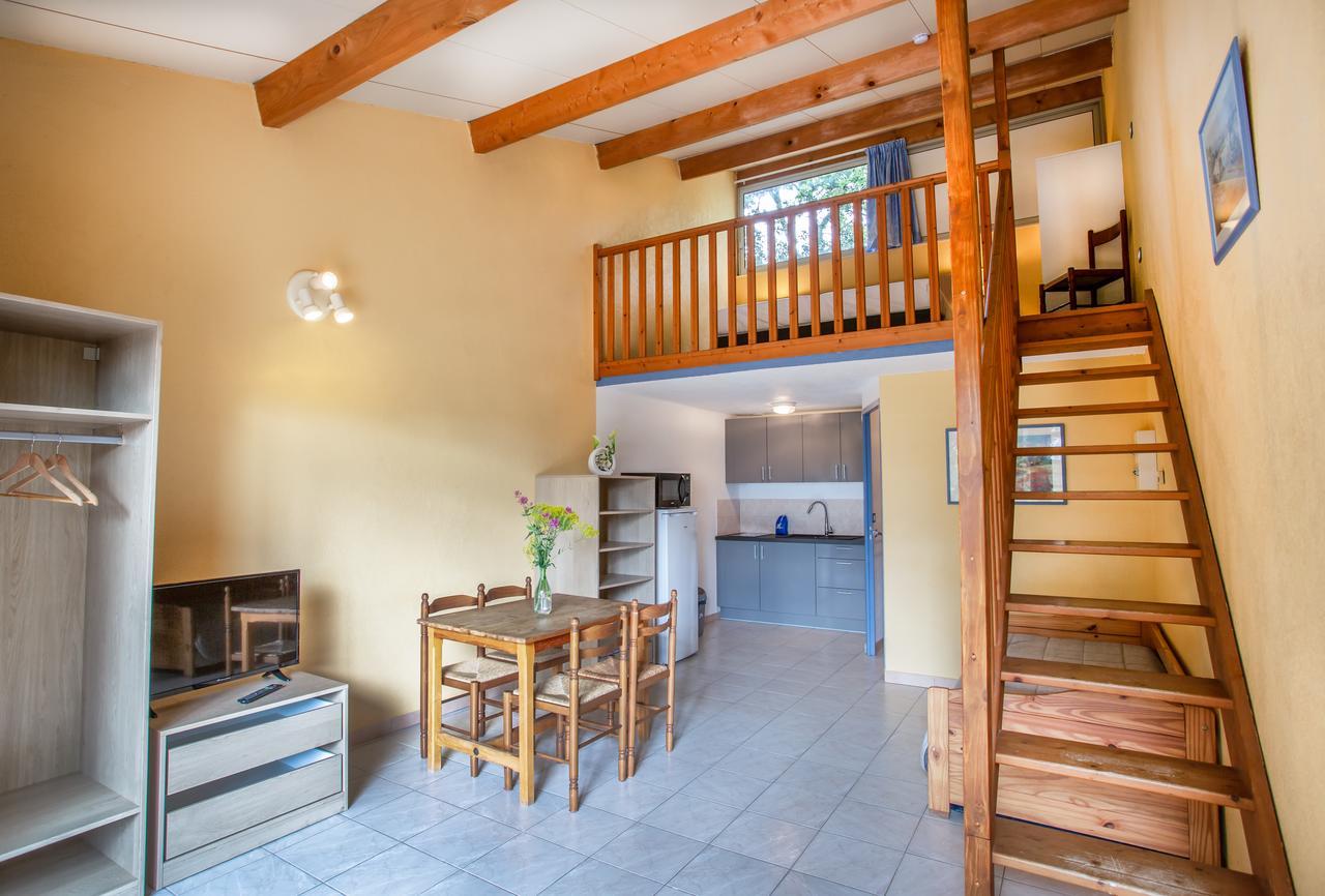 Les Arbousiers Village Hotel Provencal La Roquebrussanne Eksteriør bilde