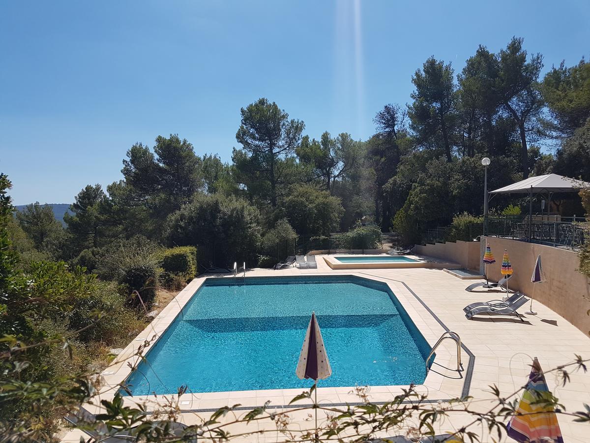 Les Arbousiers Village Hotel Provencal La Roquebrussanne Eksteriør bilde